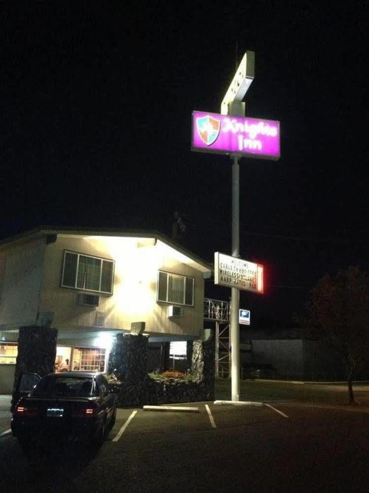 גרנטס פאס Knights Inn Motel מראה חיצוני תמונה