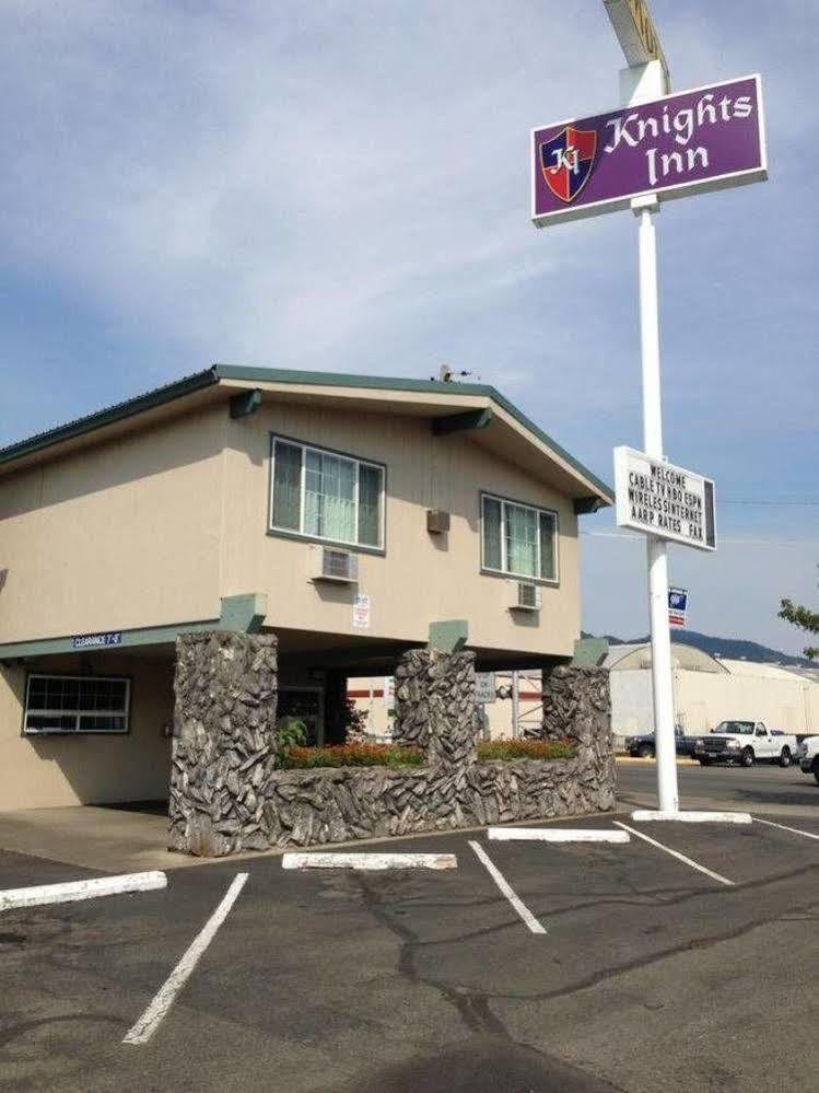 גרנטס פאס Knights Inn Motel מראה חיצוני תמונה
