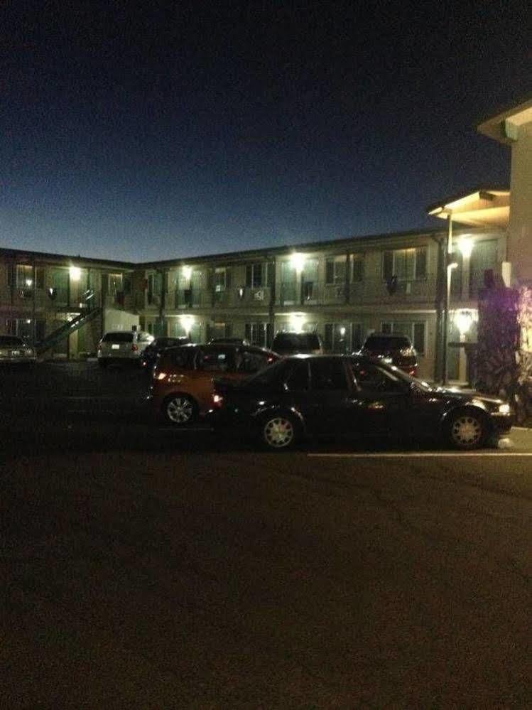 גרנטס פאס Knights Inn Motel מראה חיצוני תמונה