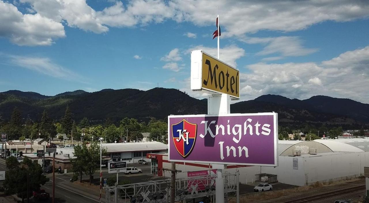 גרנטס פאס Knights Inn Motel מראה חיצוני תמונה